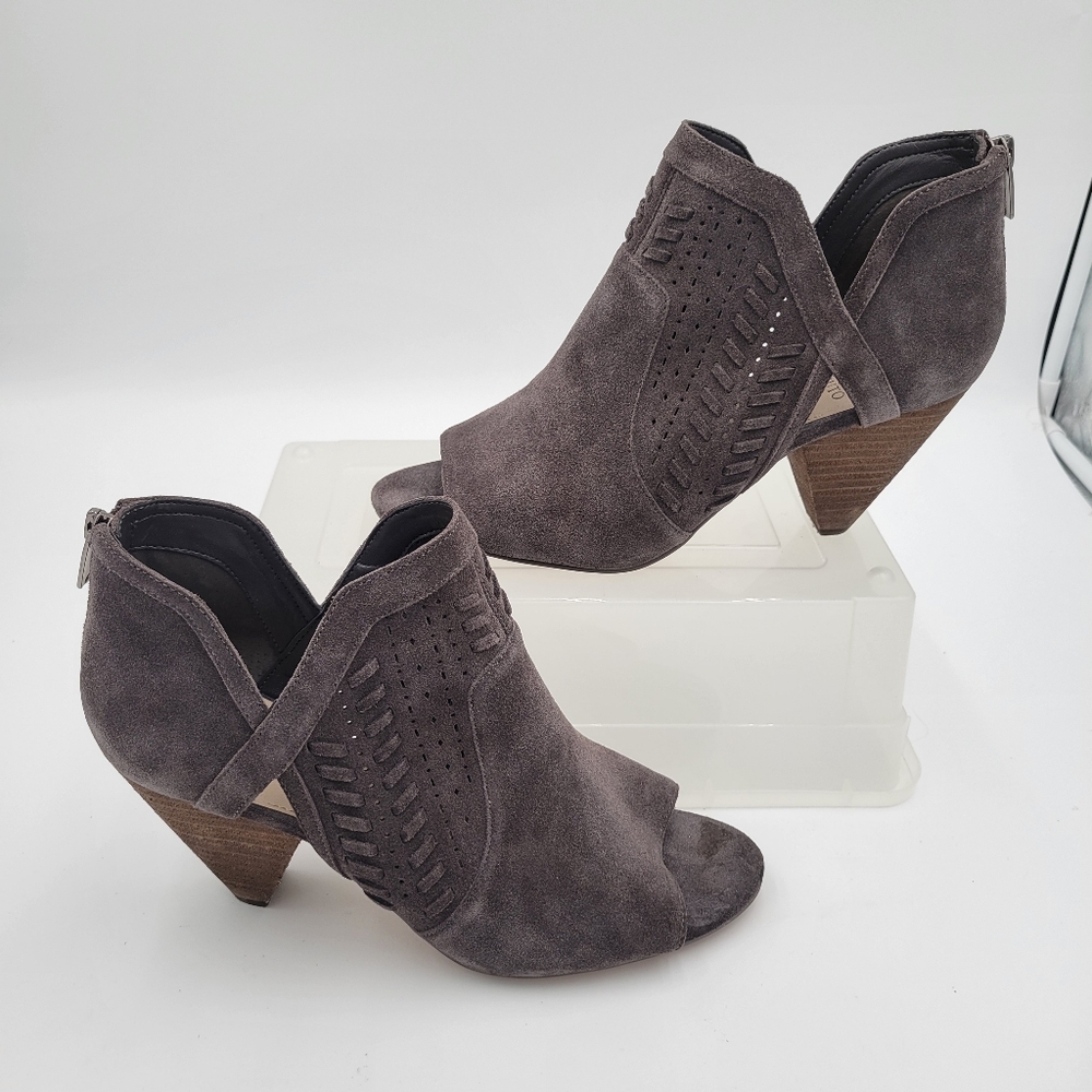 Vince Camuto Ebelin Suede Cone-Heel Shootie Open Toe Zip Back Gray 11M/43